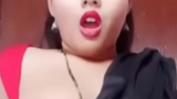 Indian bhabhi webcam ke samne fingering karti hui