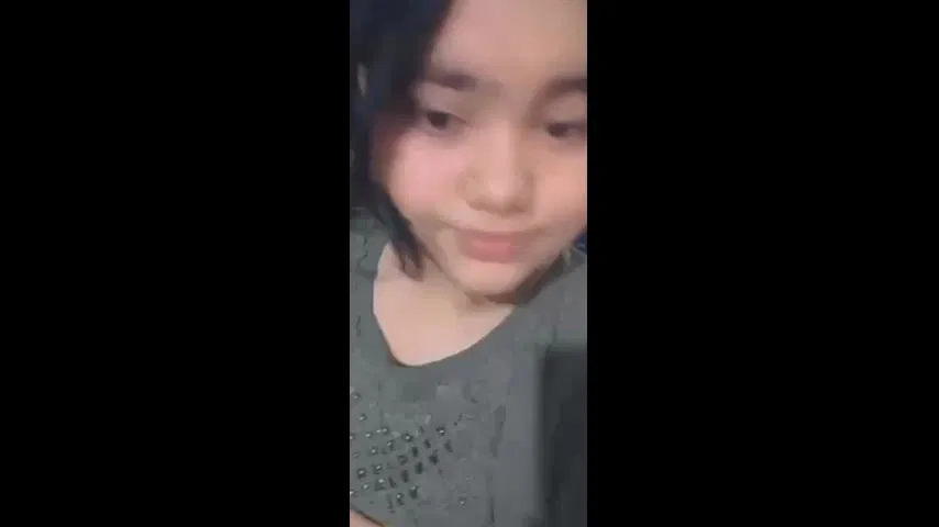 Desi cutie showing boobs