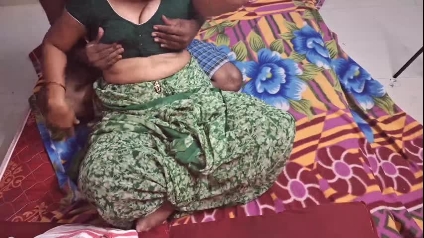 Chubby Sindu Bhabhi Has Sex with Me at Home