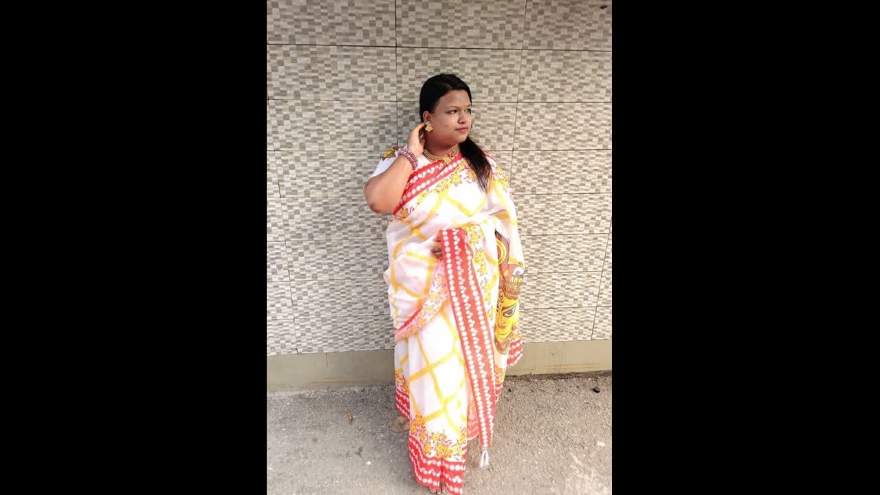 Horny Babe Showing And Fingering