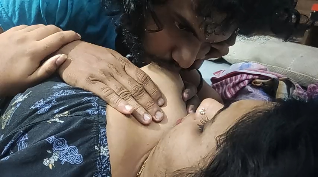 Indian 18 yr old boy foreplay with aunti Desi Bf