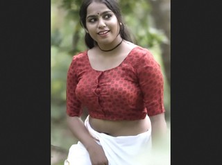 Mallu girl in blouse very big boobs show