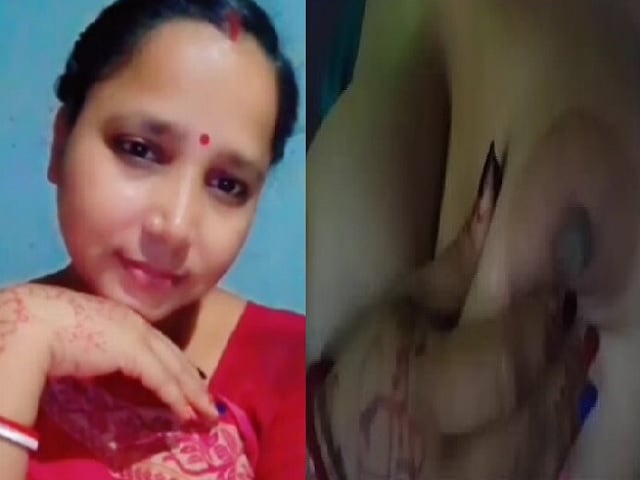 Homely Boudi nude pussy fingering in Bengali sex