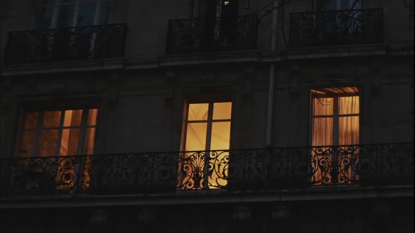 Napalona dziewczyna z dużymi pięknymi piersiami i dużym tyłkiem palcowania i jebanie jej ciasnego dupka, analny palcowania masturbacja orgazm