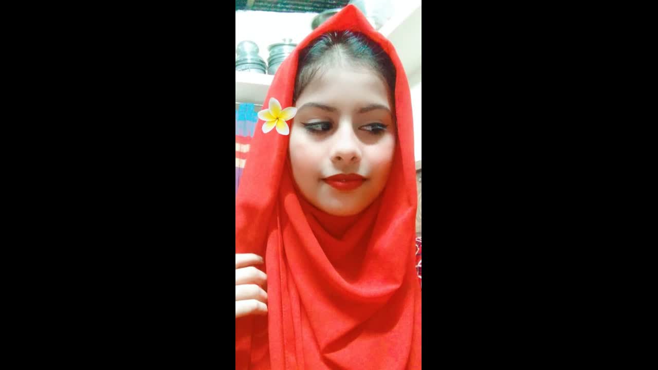 Beautiful Young GF Masturbating Using Pen With Clear Talking