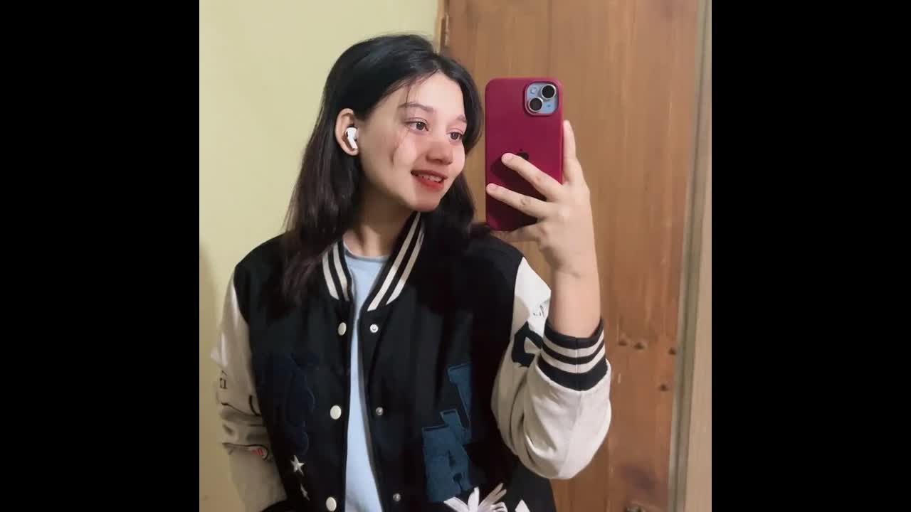 Beautiful GF Showing Fingering 5 More Clip