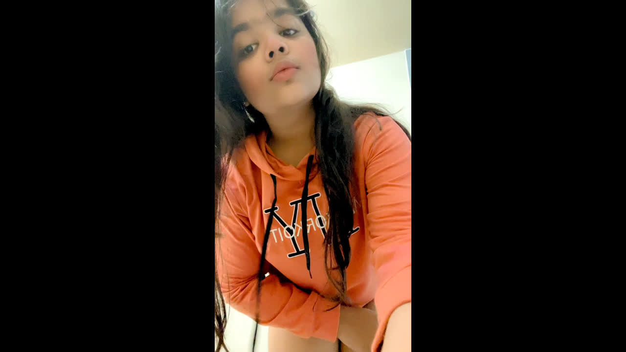 Beautiful Sexy Horny Chubby Gf Showing Riding On Carrot