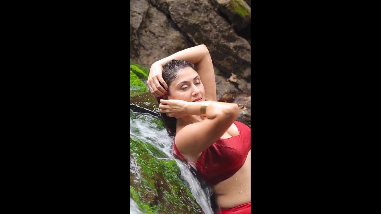 Manjari Fadnis CelebHot MILKY SEDUCTRESS LUSTY HQ VIDEO