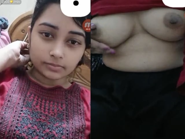 Beautiful Chamet cam girl nude round boobs showing