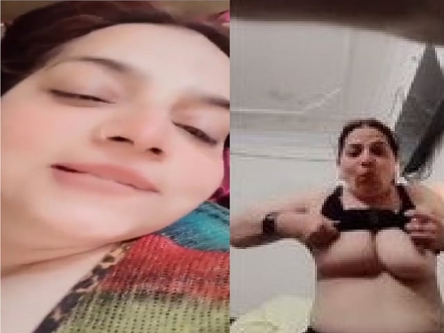 Desi lady role play and naked fingering video