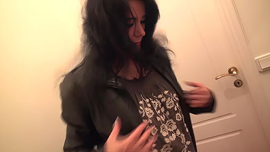 62Alexandra wett Public piss in the middle of the shopping